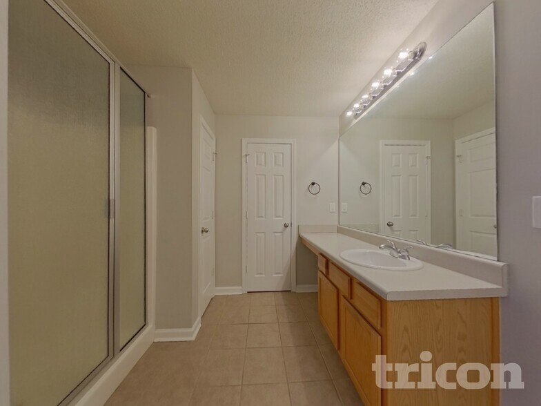 Building Photo - 15 Stable Ln