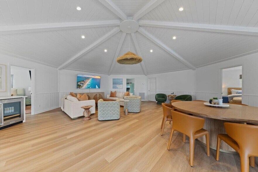 Building Photo - 169 Pompano St