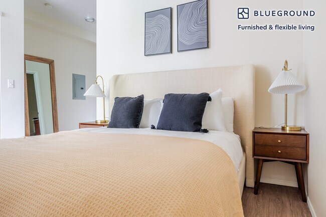 Building Photo - 4302 7th Ave NE