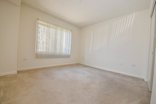 Building Photo - 8751 W Catherine Ave