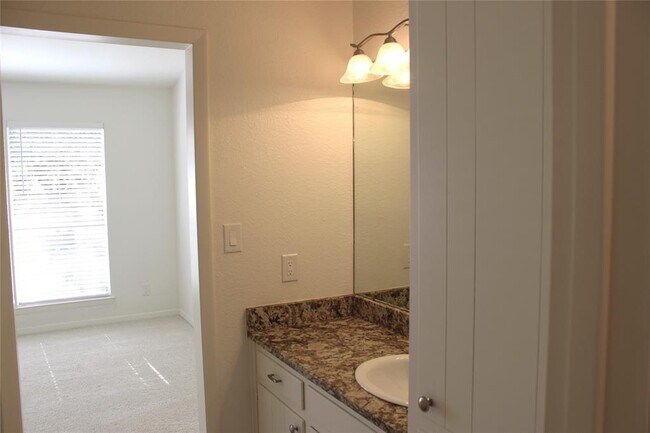 Building Photo - 215 Stowaway Cove