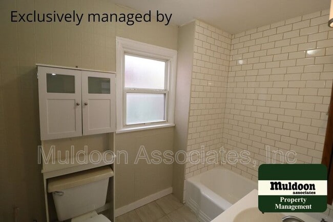 Building Photo - 806 E Abriendo Ave