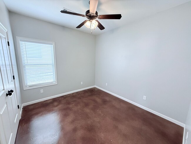 Building Photo - 104 Private Rd 4017