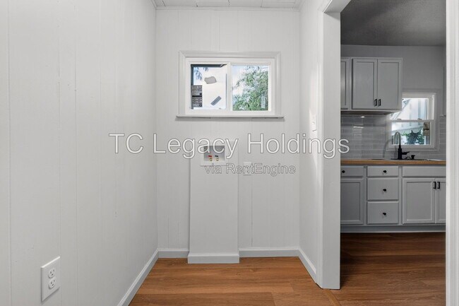 Building Photo - 502 Cottage Ave