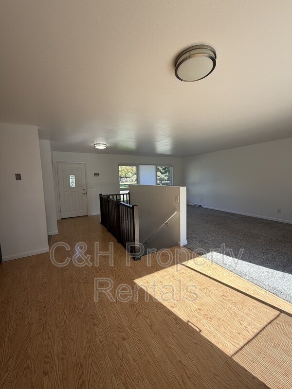 Building Photo - 2520 Lillis Ln