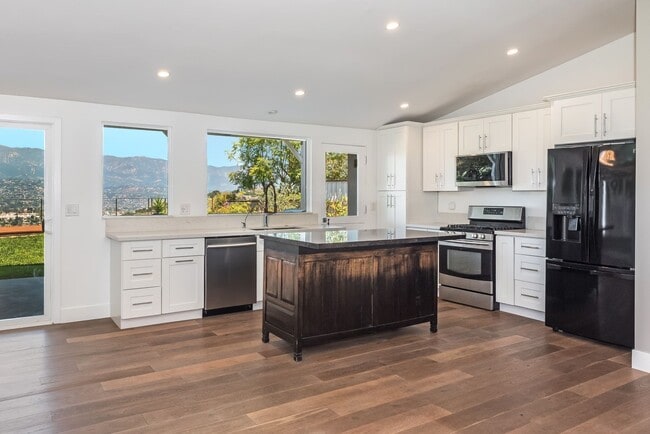 Building Photo - Remodeled Alta Mesa home with Mountain and City Views!