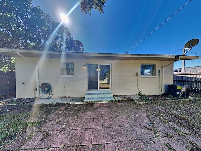 Building Photo - 1215 Lake Highland Dr