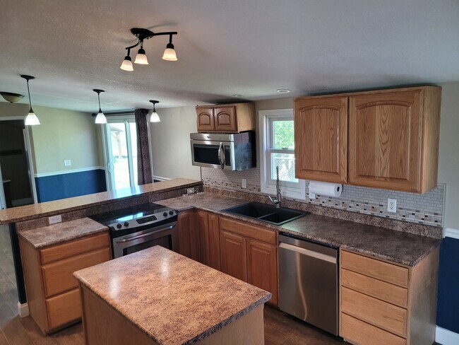 Building Photo - 11665 Blaney Rd S