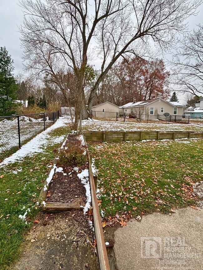 Building Photo - Spacious 2 Bed, 1 Bath Home in Alto, MI