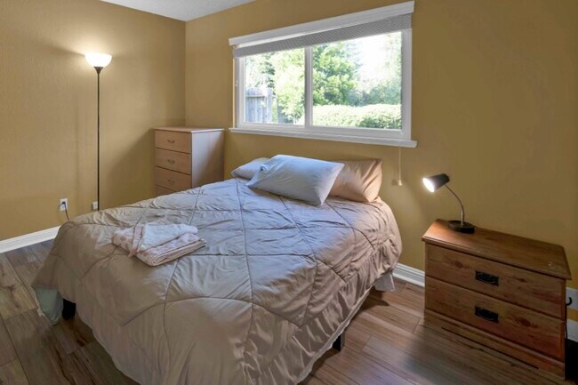 Bedroom 2 as Single Room - 2430 Lake Redding Dr