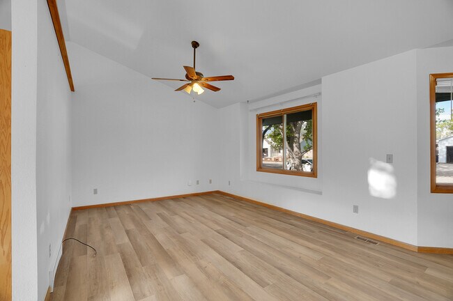 Building Photo - 866 S Buckeye Dr