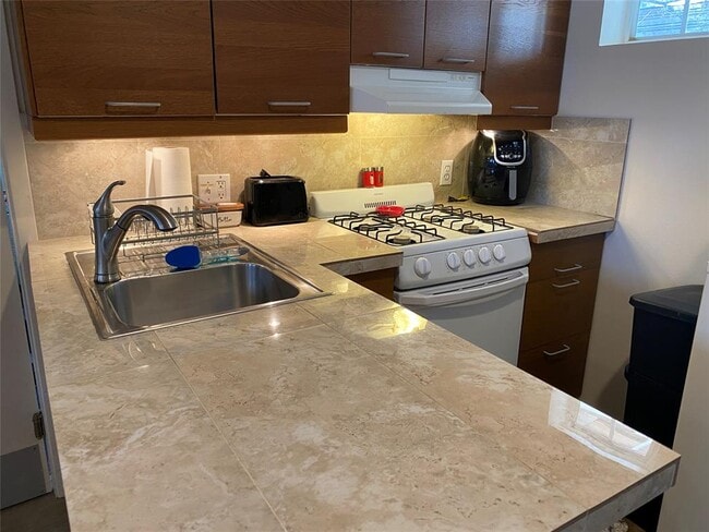 Building Photo - 2903 Oak Crest Ave