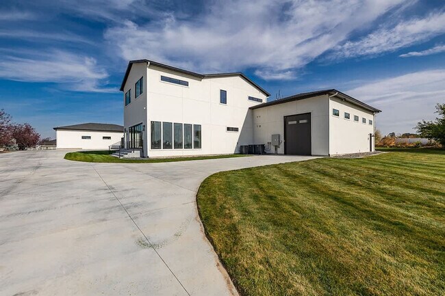 Building Photo - 12401 Rivendell Ct