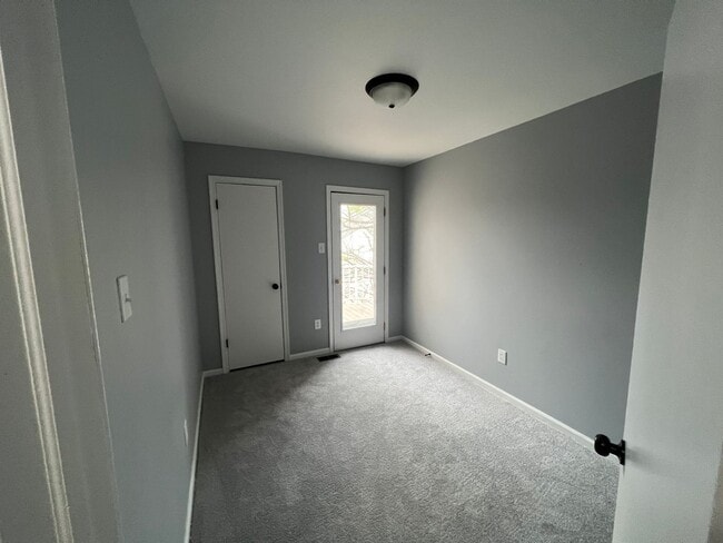 Building Photo - renovated 2-story Crestwood Condo! Situated in this great community is this wonderful 2-bedroom 1...