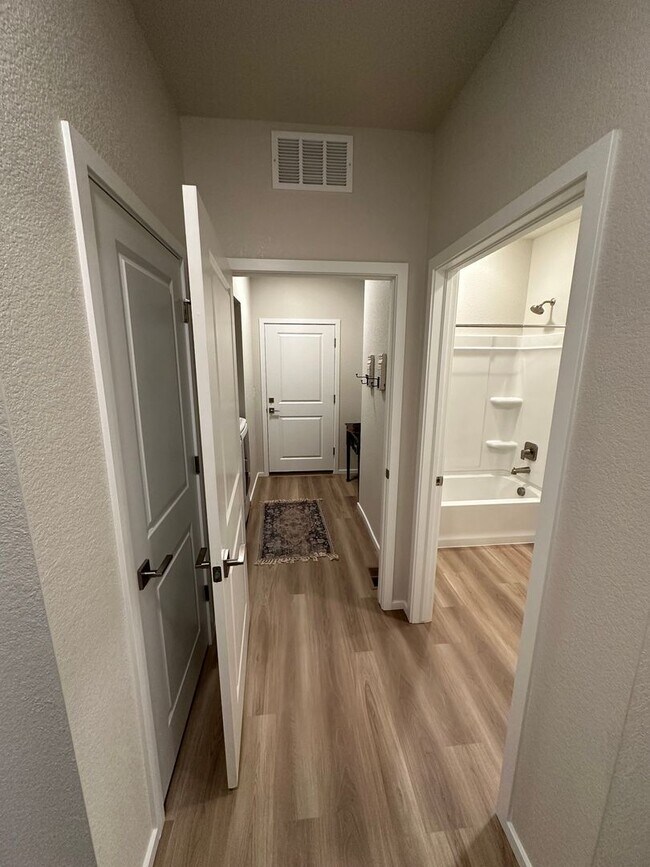 Building Photo - Raindance main floor condo move in ready.