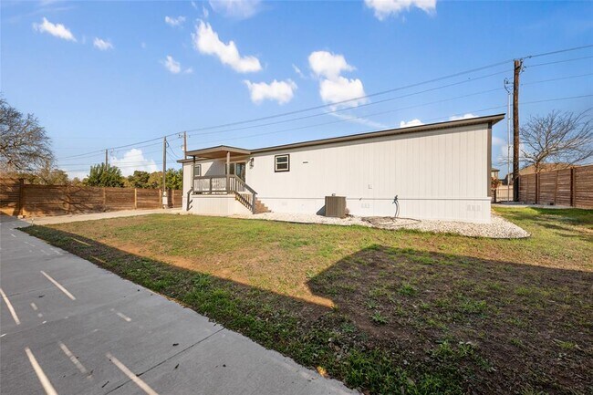 Building Photo - 624 S Old Stagecoach Rd