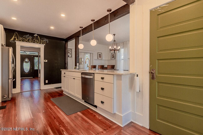 Building Photo - 1838 Silver St