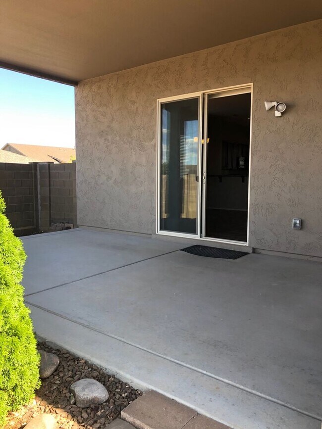 Building Photo - Corner Lot Charmer- Granville Amenities In...