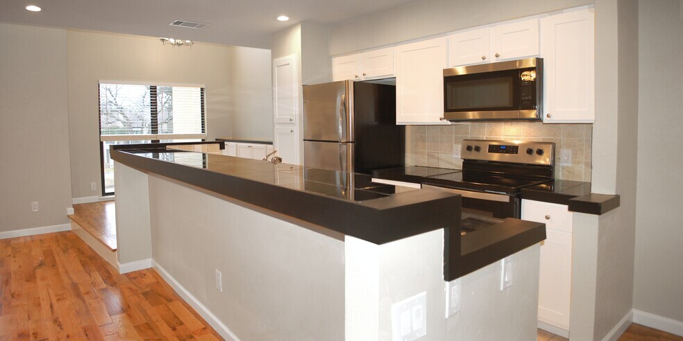 Building Photo - 6723 Eastridge Dr