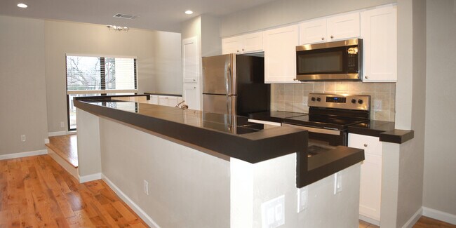 Building Photo - 6723 Eastridge Dr