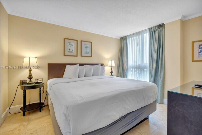 Building Photo - 2951 S Bayshore Dr