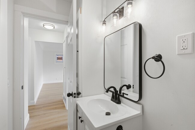 Building Photo - 1547 E Atherton Rd