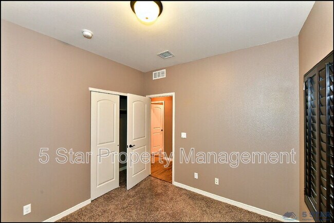 Building Photo - 3741 Loma Adriana