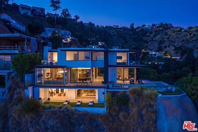 Building Photo - 8366 Sunset View Dr