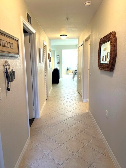 Building Photo - 16635 Lake Circle Dr