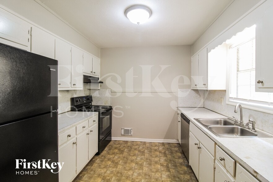 Building Photo - 1021 Meadowbrook Ln NW