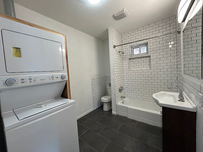 Building Photo - 2202 Lexington Ave