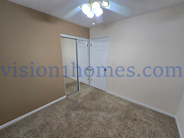 Building Photo - 433 Lewis Blvd