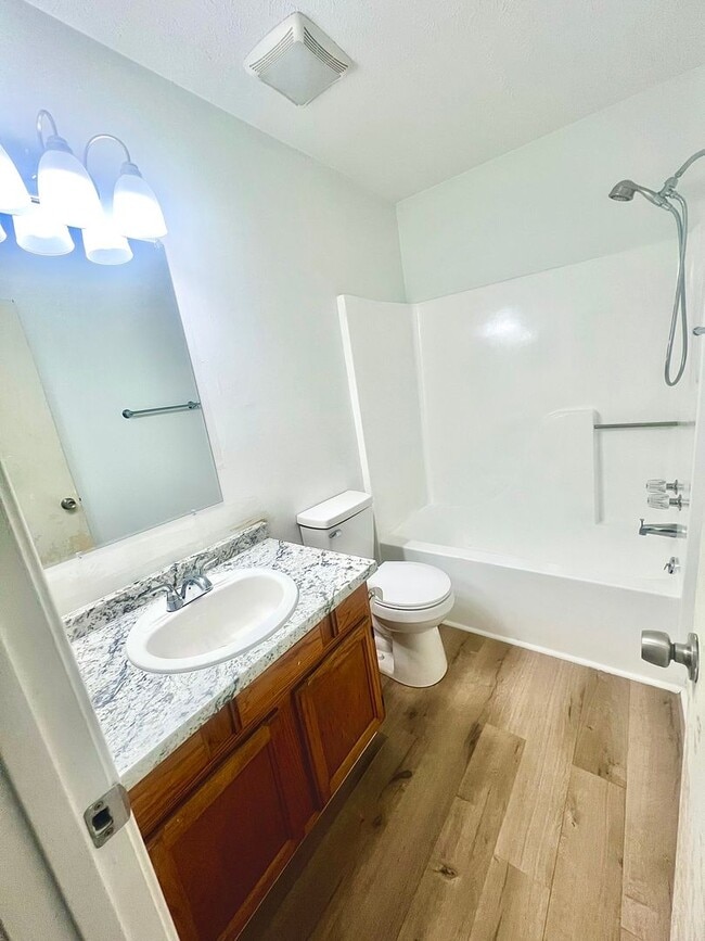 Building Photo - Buena Vista Cottage for Rent!