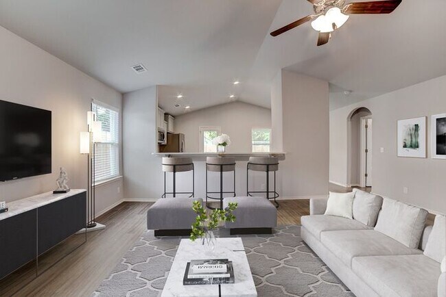 Building Photo - Modern 4BR Craftsman in The Heights – $500 Move-In Special!