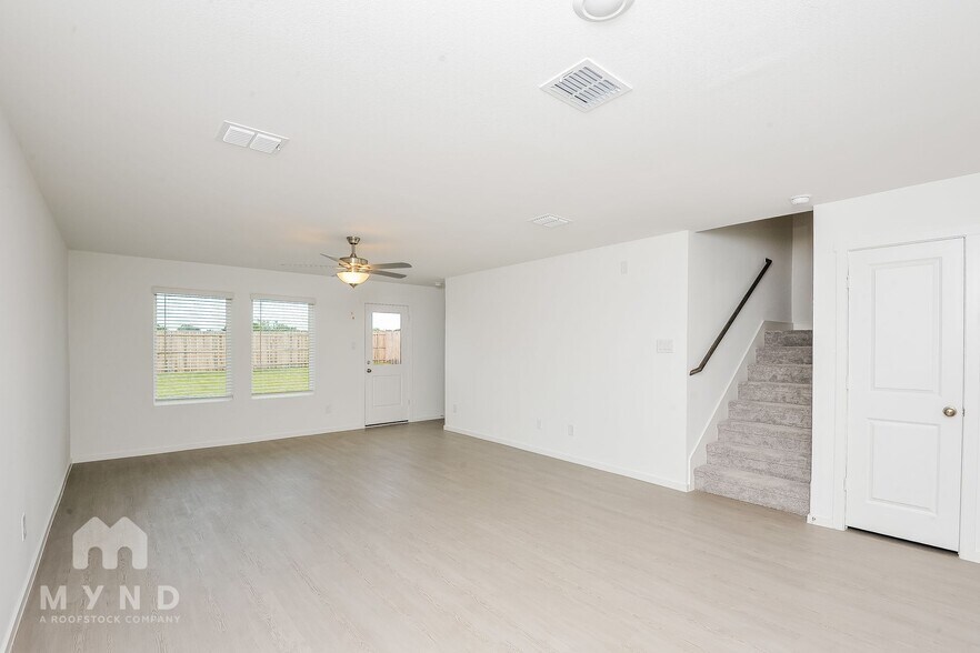 Building Photo - 2740 Mistwood Dr