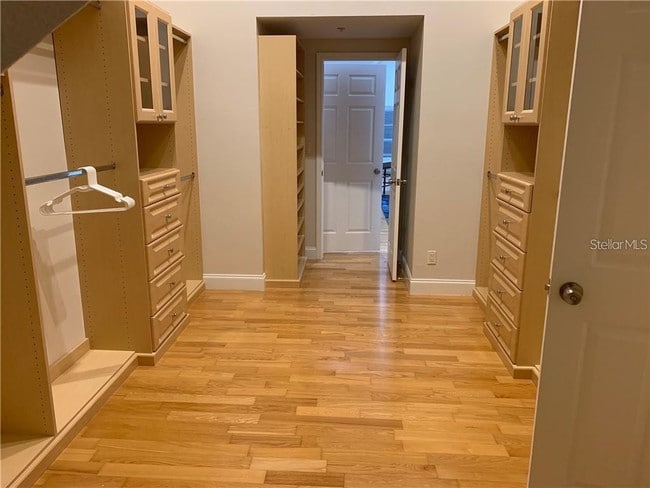 Building Photo - 832 Bay St NE