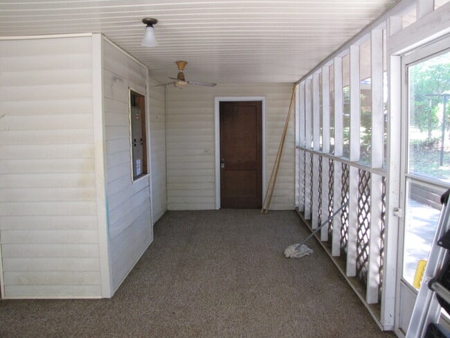 Building Photo - 307 W Delafield Ave