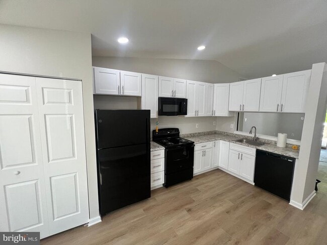 Building Photo - 830 Chadwick Cir