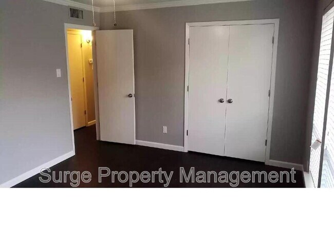 Building Photo - 1124 N Center St