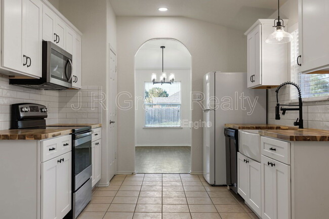Building Photo - 10017 Barton Creek Dr
