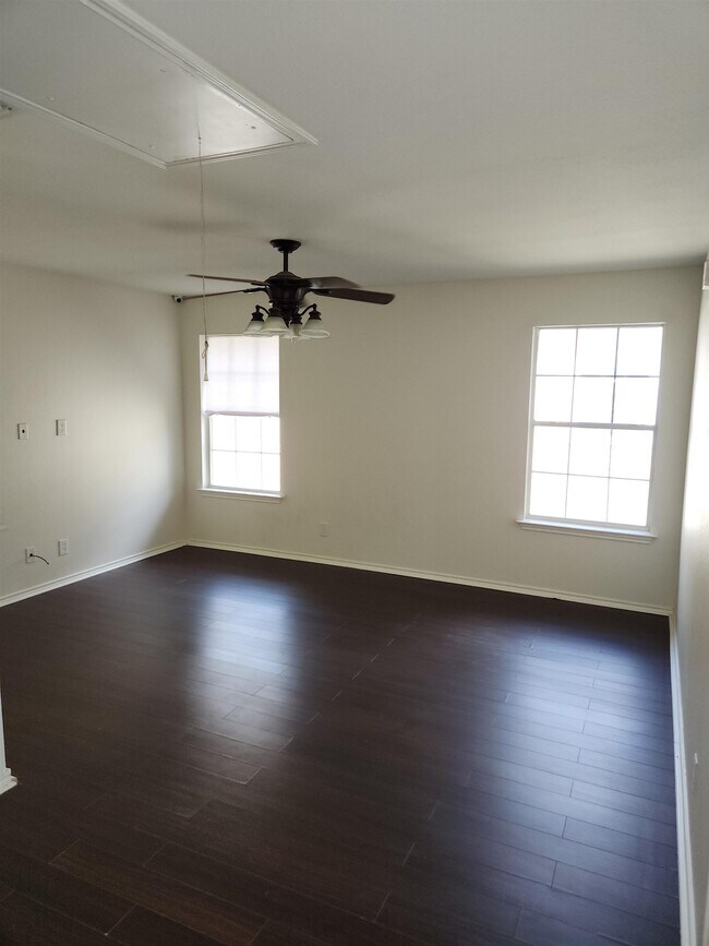 Building Photo - 1701 Port Lavaca St