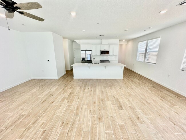 Building Photo - 878 Fruitwood Ave