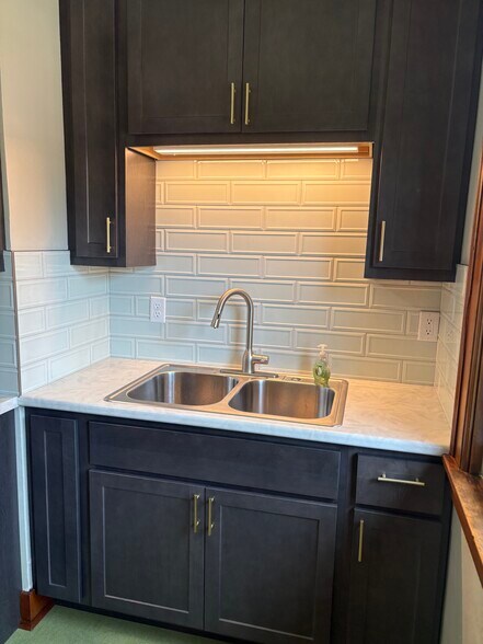 Kitchen - 6615 W Bluemound Rd