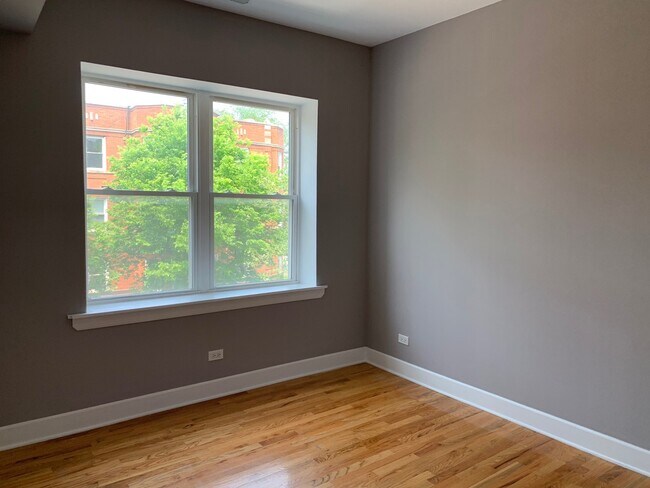 Building Photo - 2303 W Granville Ave