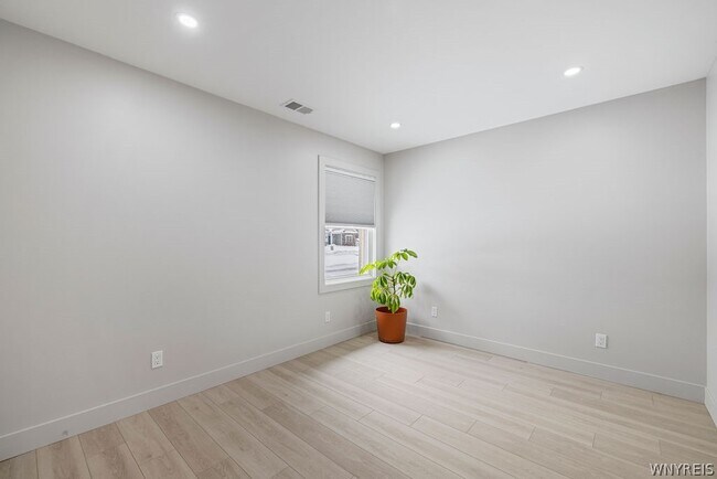 Building Photo - 855 Madison Ave