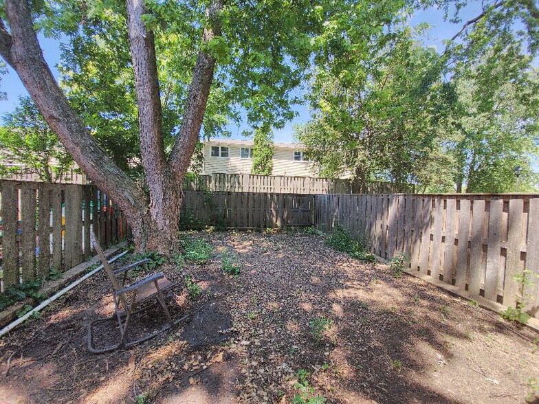 Building Photo - 1006 Portland Dr