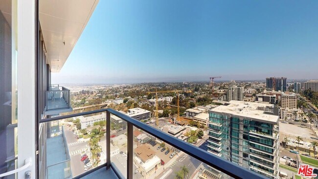 Building Photo - 525 Olive St