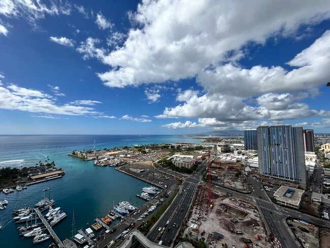 Building Photo - Luxury 1-Bedroom Kakaako Apartment