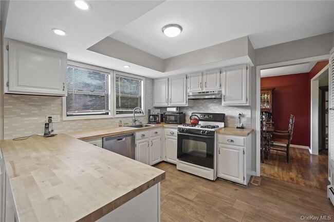 Building Photo - 94 Peddler Hill Rd