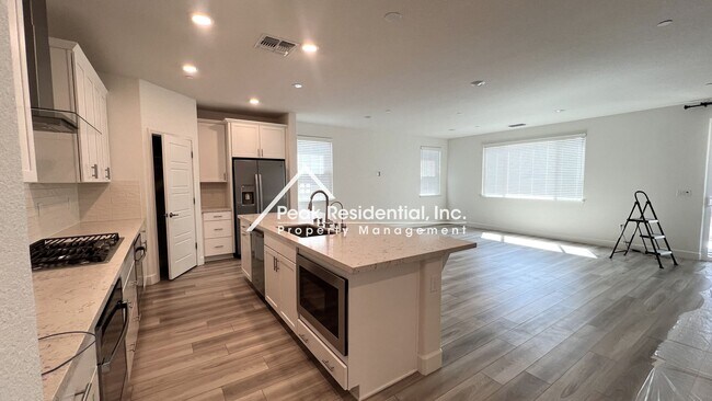 Building Photo - Still looks new. 4-bedroom home in North N...
